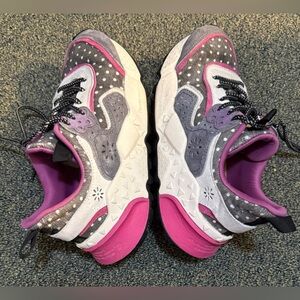 Flower Mountain Kotetsu Women’s 6.5 Pink Grey Fuxia Polka Dot Suede Sneakers